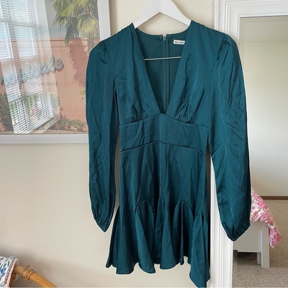 Abercrombie & Fitch Long-Sleeve Plunge Satin Dress - Picture 3 of 8